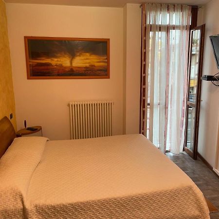 Intero Appartamento Parma - Con Sky Wi-Fi E Tv - Zona Fiera Roncopascolo Eksteriør bilde